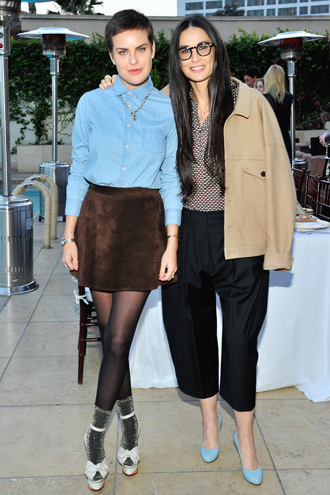 ������� ������ � ������� ���� ��� �� ����� Charlotte Olympia � ���-���������