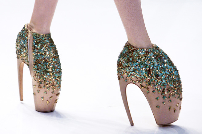 ������� Alexander McQueen ��������� ��� ���� ���������� Armadillo