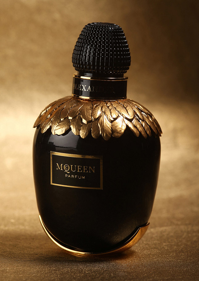 Alexander McQueen ��������� ������ McQueen Perfume � ����������� ����������� �����
