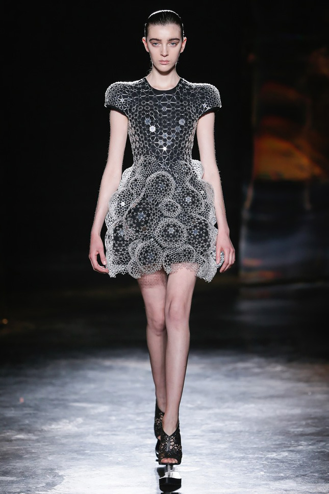 Iris van Herpen �����-���� 2016