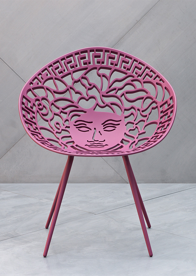 ������ ��������������� �������� ������ Versac�