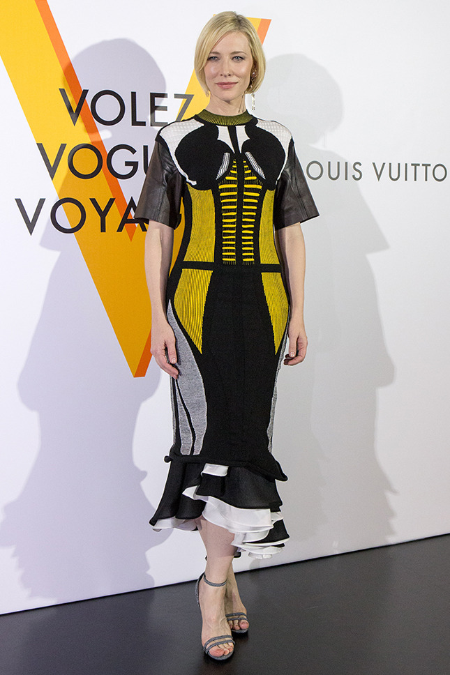 ���� �������� � Louis Vuitton �� �������� �������� Volez, Voguez, Voyagez � �����