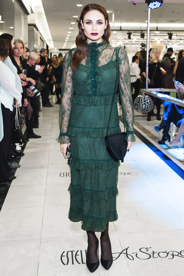 ������ ������� �� �������� ������ ������� ����� � Lotte Plaza